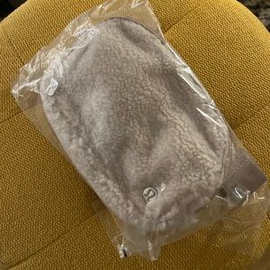 LULULEMON EVERYWHERE FLEECE BELT BAG-IVORY-NWT